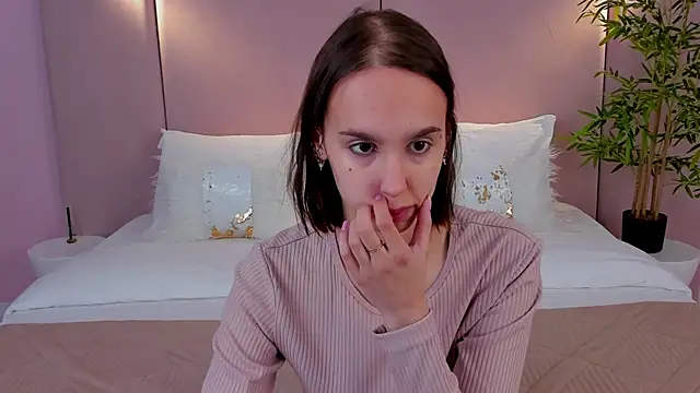 Snapshot of SandraTucker chatting on February 6, 2026, 3:02 am SandraTucker online show from February 6, 2026, 3:02 am