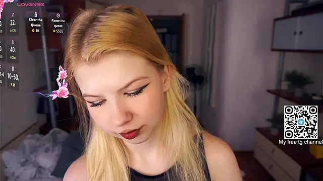 LynetHakes online show from September 19, 2025, 4:16 am