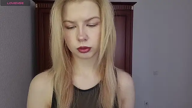 LynetHakes online show from May 6, 2026, 6:28 am