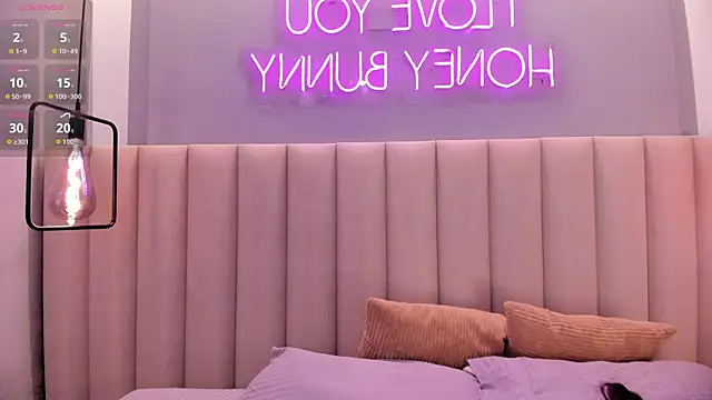 Naomymonroe  online show from July 10, 2026, 10:48 am