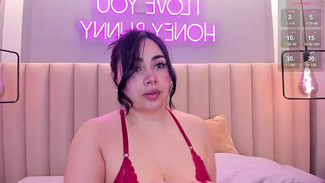 Naomymonroe  online show from July 7, 2026, 10:41 am