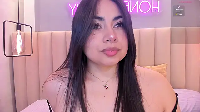Naomymonroe  online show from June 26, 2026, 10:54 am