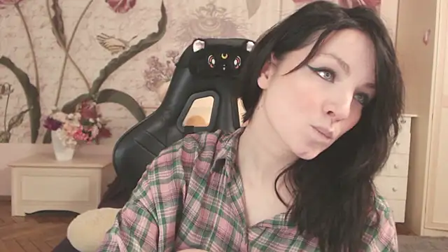 BritneyBarker online show from December 22, 2025, 2:01 am