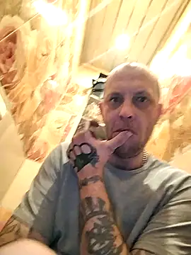 MaxDevilWhite online show from November 2, 2025, 8:47 pm