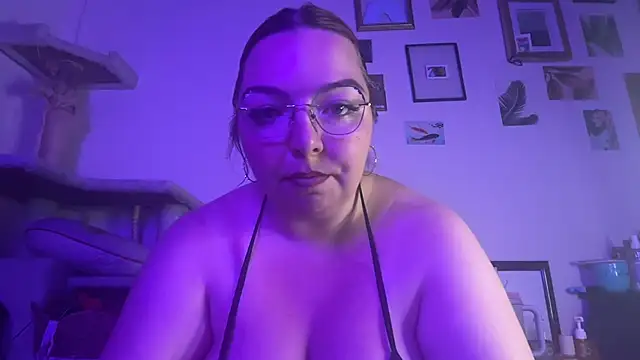 curvycate127 online show from July 11, 2026, 4:57 am