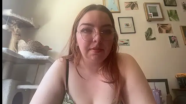 Snapshot of curvycate127 chatting on March 17, 2026, 6:44 pm curvycate127 online show from March 17, 2026, 6:44 pm