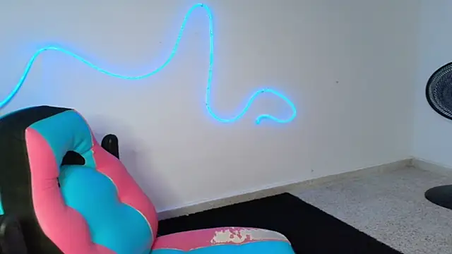 gisell363472 online show from November 18, 2025, 12:26 am