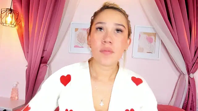 Snapshot of Lannajansen chatting on June 17, 2026, 12:59 pm Lannajansen online show from June 17, 2026, 12:59 pm