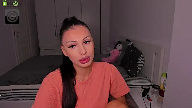 HelenShawn online show from October 6, 2025, 7:58 pm