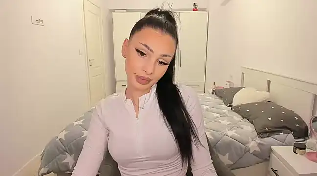 HelenShawn online show from March 13, 2025, 8:43 pm