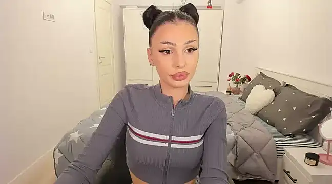 HelenShawn online show from March 14, 2025, 9:32 pm