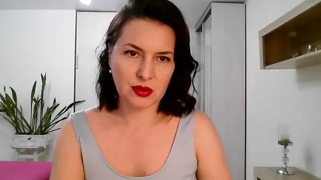 Victoria Glam online show from March 9, 2026, 3:48 pm