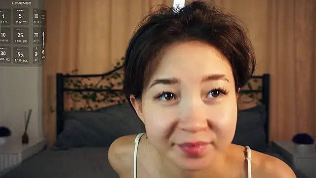 VeronaCritchlow online show from September 22, 2025, 6:41 am