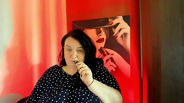 QueenOfHaze online show from July 6, 2026, 8:54 am