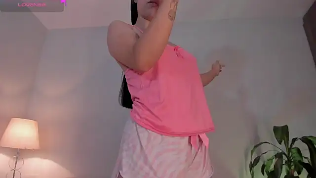 Hannah Jonhson online show from July 23, 2026, 9:44 pm