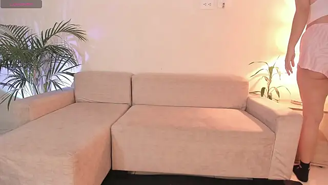 Hannah Jonhson online show from February 28, 2026, 4:01 am