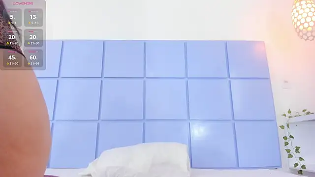 AmmyPike1 online show from November 5, 2025, 12:08 pm