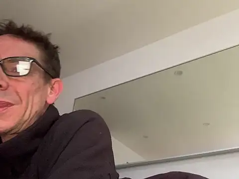 Kenhornu online show from March 15, 2026, 5:09 pm