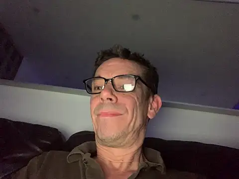 Kenhornu online show from March 5, 2026, 11:10 pm