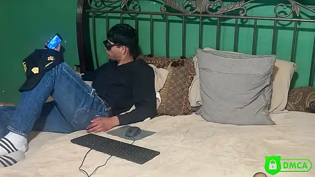 Snapshot of badrolemodelx chatting on March 6, 2026, 5:08 pm badrolemodelx online show from March 6, 2026, 5:08 pm