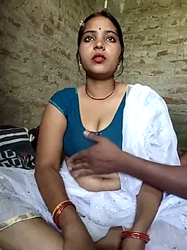 Snapshot of Simrandeshipp chatting on March 17, 2026, 4:37 am Simrandeshipp online show from March 17, 2026, 4:37 am