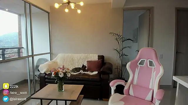 LairaScott online show from February 26, 2025, 10:15 pm