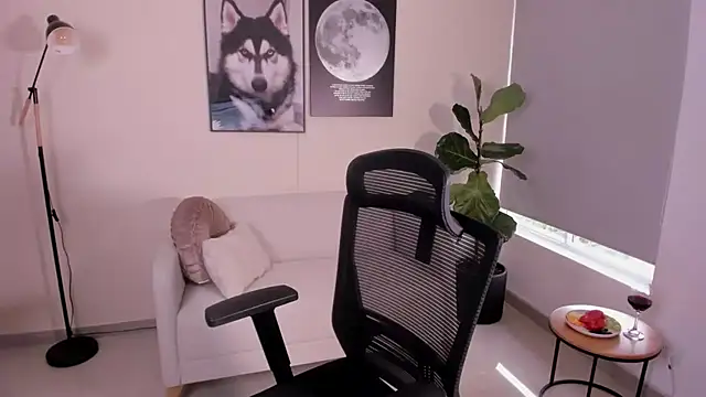 LairaScott online show from December 14, 2025, 9:20 pm