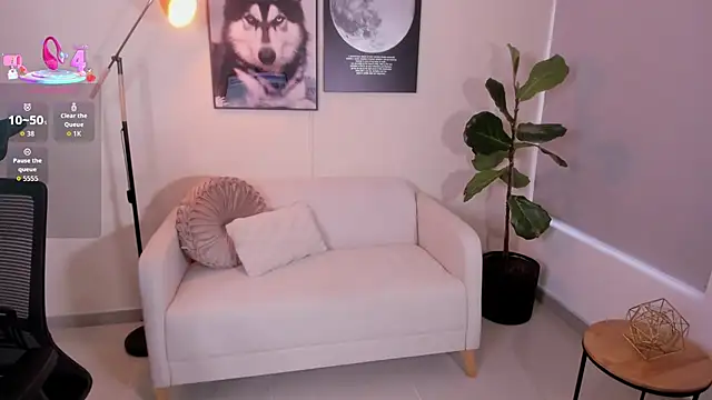 LairaScott online show from December 16, 2025, 10:36 pm