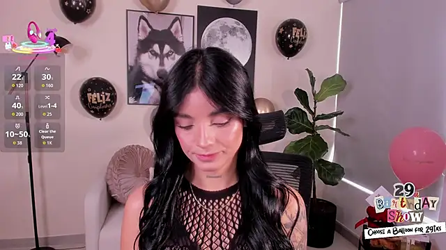 LairaScott online show from November 11, 2025, 5:08 pm