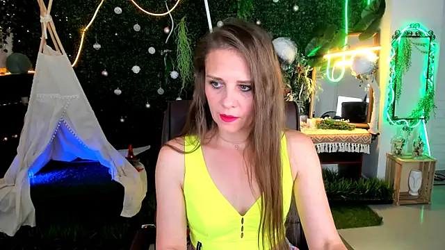 Snapshot of EmiliaBedy chatting on June 7, 2026, 9:03 am EmiliaBedy online show from June 7, 2026, 9:03 am