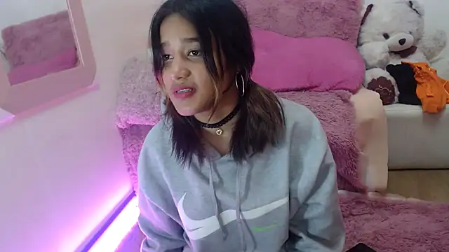 Snapshot of Jenner_Macpherson chatting on February 20, 2025, 3:41 pm Jenner Macpherson online show from February 20, 2025, 3:41 pm