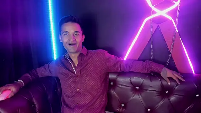 Nikki and Mayk online show from November 28, 2025, 2:45 am