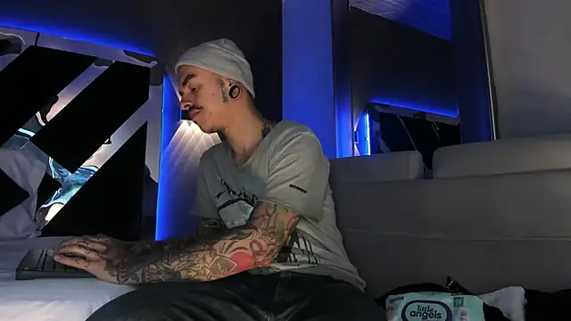 Snapshot of kaletattoo chatting on March 15, 2026, 12:01 pm kaletattoo online show from March 15, 2026, 12:01 pm