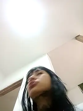 esmeralda06 online show from December 18, 2025, 3:05 pm