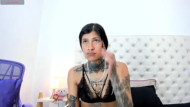esmeralda06 online show from July 16, 2026, 4:37 pm