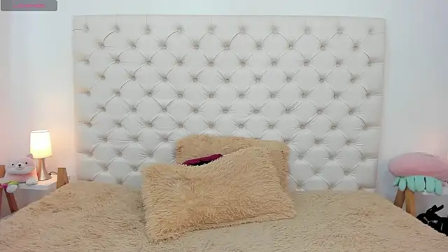 esmeralda06 online show from September 18, 2025, 2:53 pm