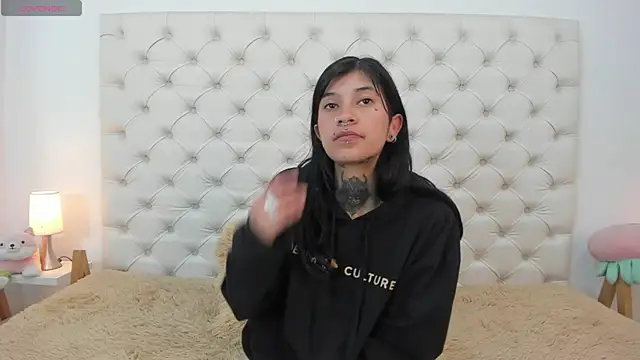 esmeralda06 online show from September 20, 2025, 3:39 pm