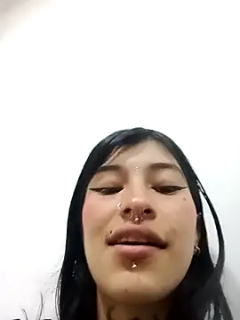 esmeralda06 online show from September 8, 2025, 3:11 pm