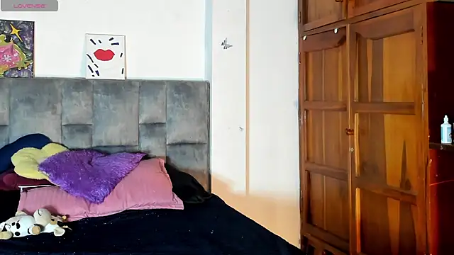 Isangel  online show from October 31, 2025, 2:19 am