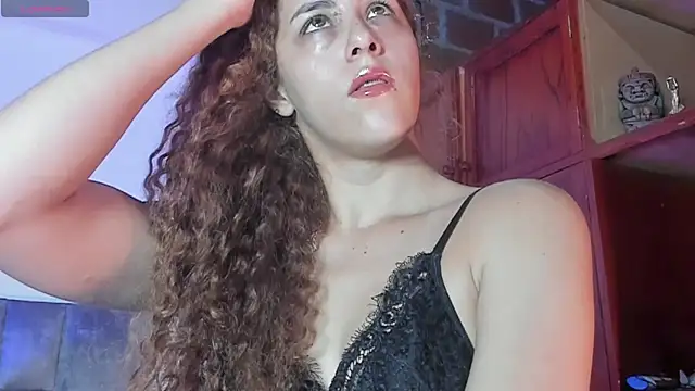 Isangel  online show from September 18, 2025, 3:31 am