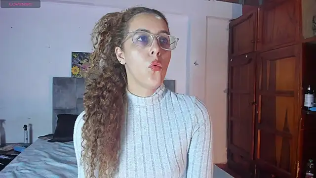 Isangel  online show from September 17, 2025, 3:52 am