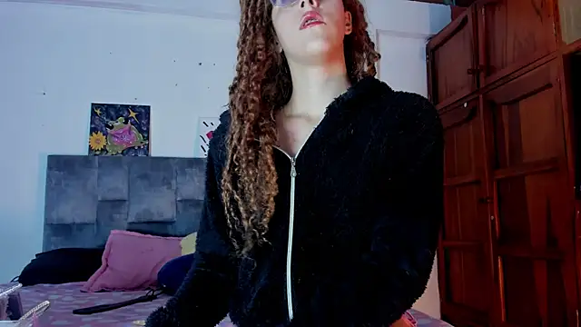 Isangel  online show from September 30, 2025, 4:51 am