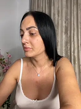 RaisaSalvi online show from September 12, 2025, 12:49 pm