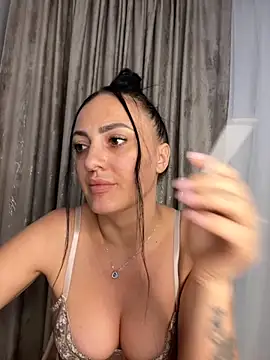 RaisaSalvi online show from September 19, 2025, 12:42 pm