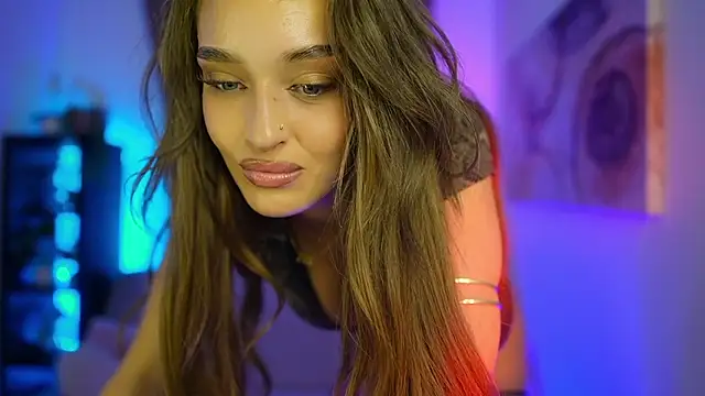 Clara Nia online show from October 24, 2025, 6:29 pm