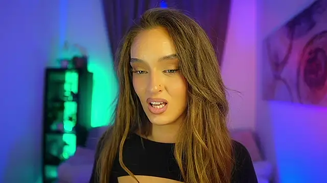 Clara Nia online show from October 21, 2025, 6:40 pm