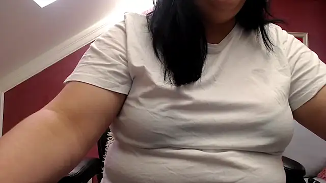 Wetandnaughtyxx online show from May 4, 2026, 7:33 am