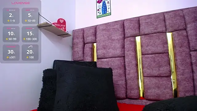 VICTORIAHANK  online show from October 4, 2025, 7:26 pm