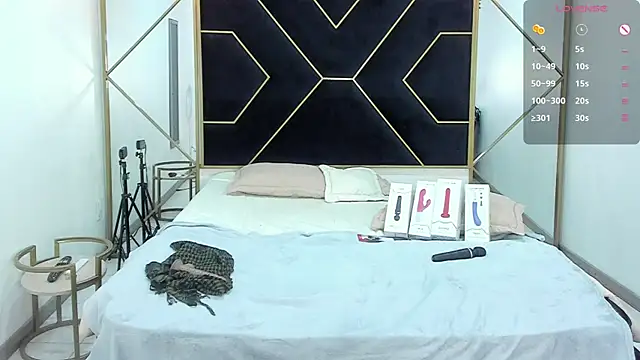 Snapshot of CamiilaReyes chatting on February 26, 2025, 8:25 pm CamiilaReyes online show from February 26, 2025, 8:25 pm