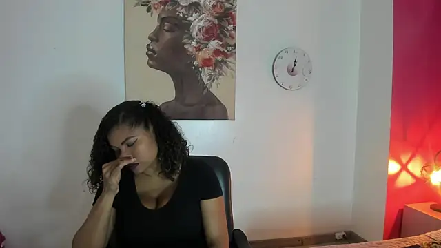 Snapshot of CamiilaReyes chatting on November 24, 2025, 1:11 pm CamiilaReyes online show from November 24, 2025, 1:11 pm